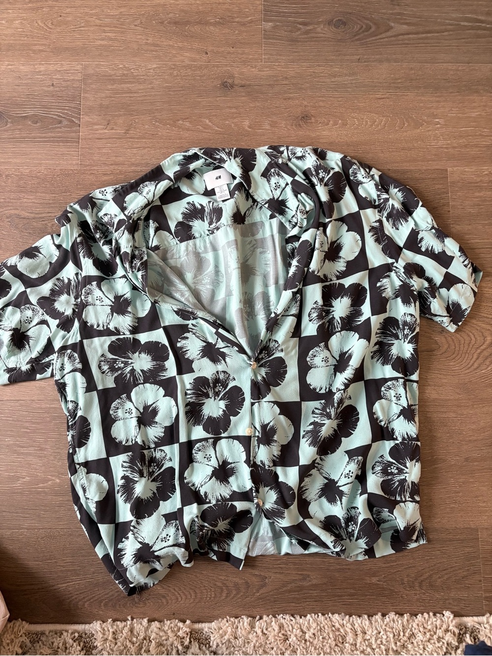 H&M Men's Short-Sleeve Floral Button-Down in Mint and Black